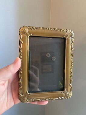 Vintage Ornate Gold Hollywood Regency Style 4x6 Photo Frame With Easel Back